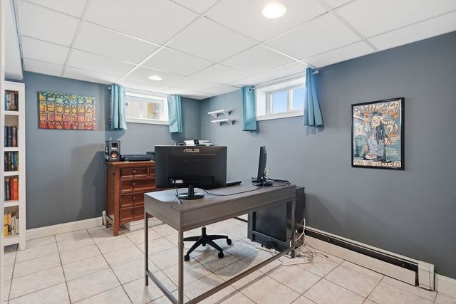 4 Edsel Dr, Burlington, MA 01803
