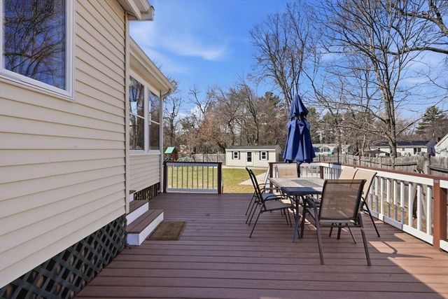 4 Edsel Dr, Burlington, MA 01803