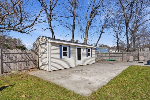 4 Edsel Dr, Burlington, MA 01803