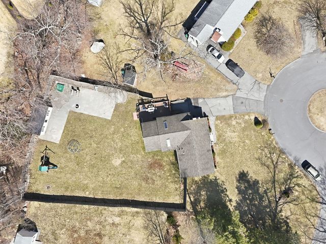 4 Edsel Dr, Burlington, MA 01803