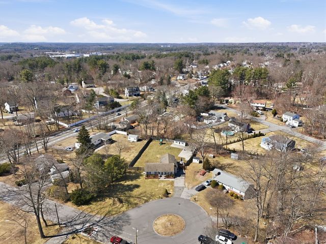 4 Edsel Dr, Burlington, MA 01803