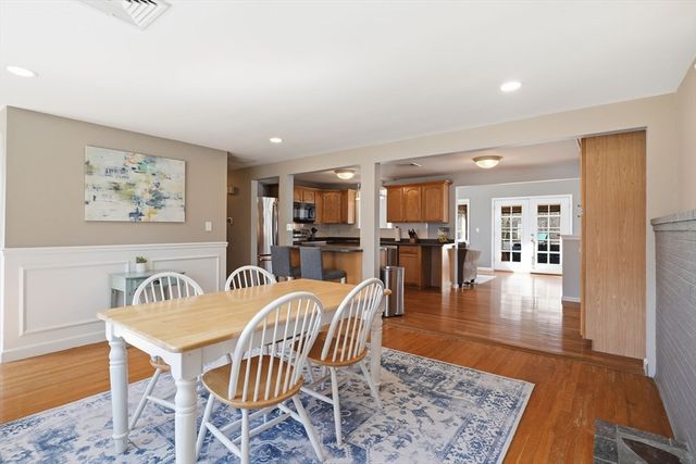 4 Edsel Dr, Burlington, MA 01803