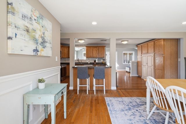4 Edsel Dr, Burlington, MA 01803