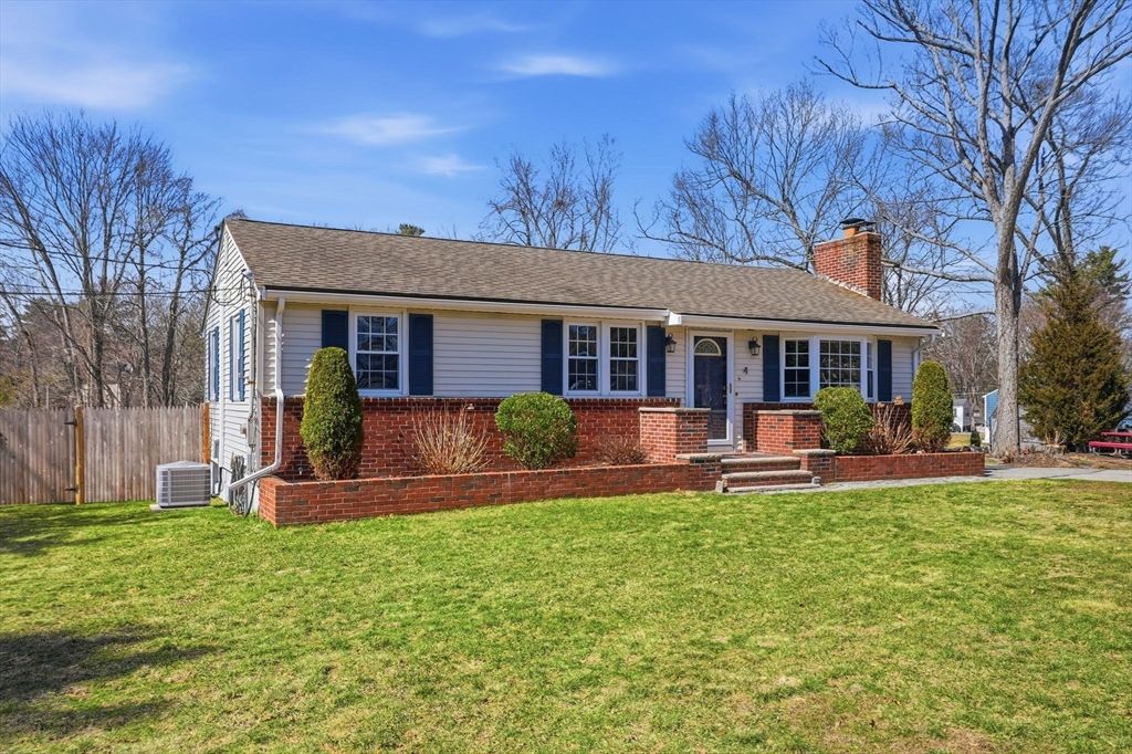 4 Edsel Dr, Burlington, MA 01803