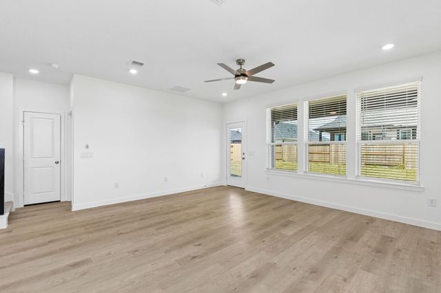 414 Ruby Ford Drive, Cove, TX 77523