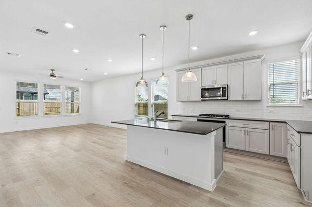 414 Ruby Ford Drive, Cove, TX 77523