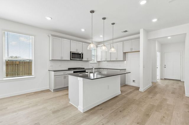 414 Ruby Ford Drive, Cove, TX 77523