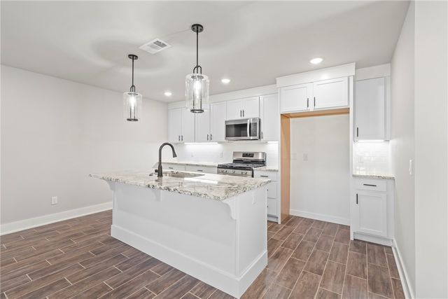 69 W Pitts Street, Farmington, AR 72730