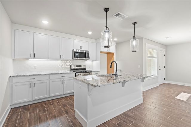 69 W Pitts Street, Farmington, AR 72730