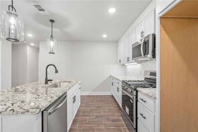 69 W Pitts Street, Farmington, AR 72730