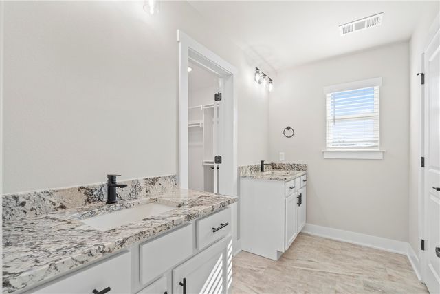 69 W Pitts Street, Farmington, AR 72730