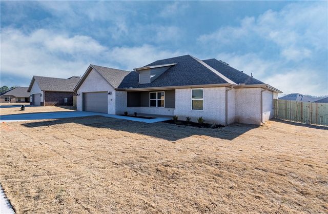 69 W Pitts Street, Farmington, AR 72730