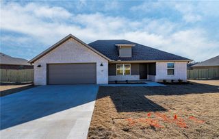 69 W Pitts Street, Farmington, AR 72730