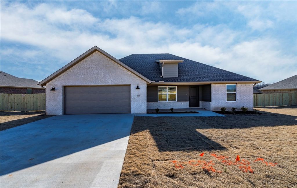 69 W Pitts Street, Farmington, AR 72730