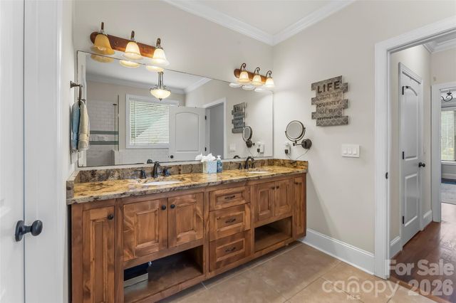 1776 White Water Court, Hickory, NC 28602