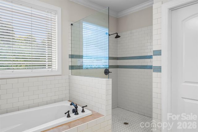 1776 White Water Court, Hickory, NC 28602