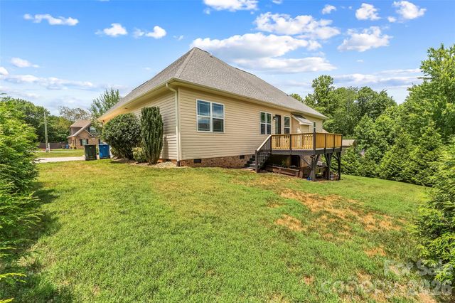 1776 White Water Court, Hickory, NC 28602
