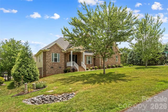 1776 White Water Court, Hickory, NC 28602