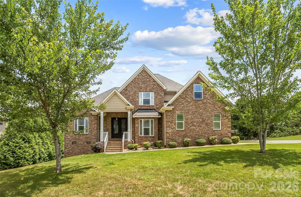 1776 White Water Court, Hickory, NC 28602