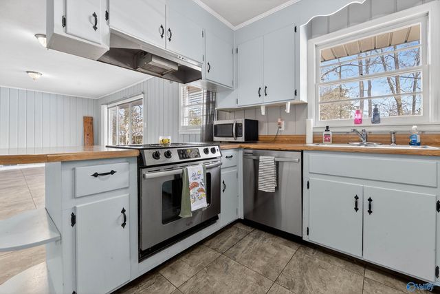 102 Ilene Street, Rainbow City, AL 35906