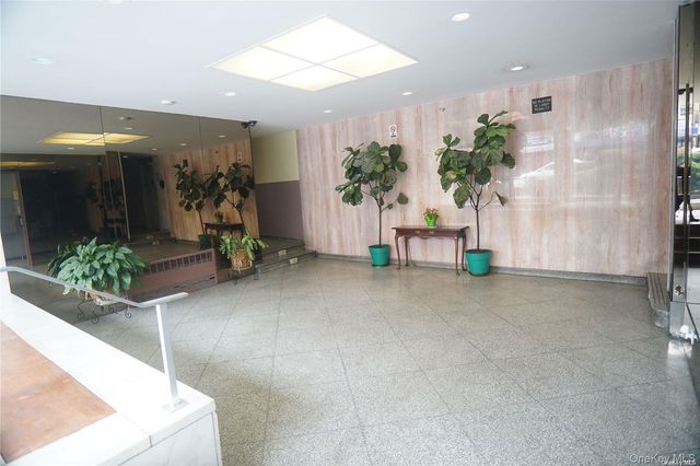 63-45 Saunders Street 3G, Rego Park, NY 11374