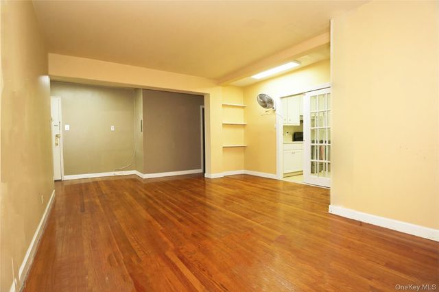 63-45 Saunders Street 3G, Rego Park, NY 11374
