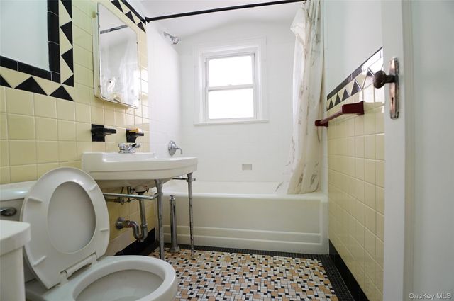 63-45 Saunders Street 3G, Rego Park, NY 11374