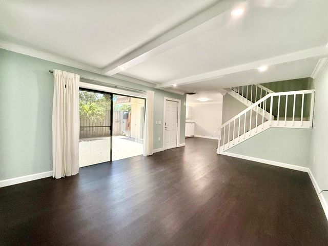 201 2nd Lane, Palm Beach Gardens, FL 33418