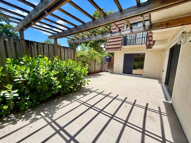 201 2nd Lane, Palm Beach Gardens, FL 33418