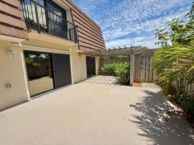 201 2nd Lane, Palm Beach Gardens, FL 33418