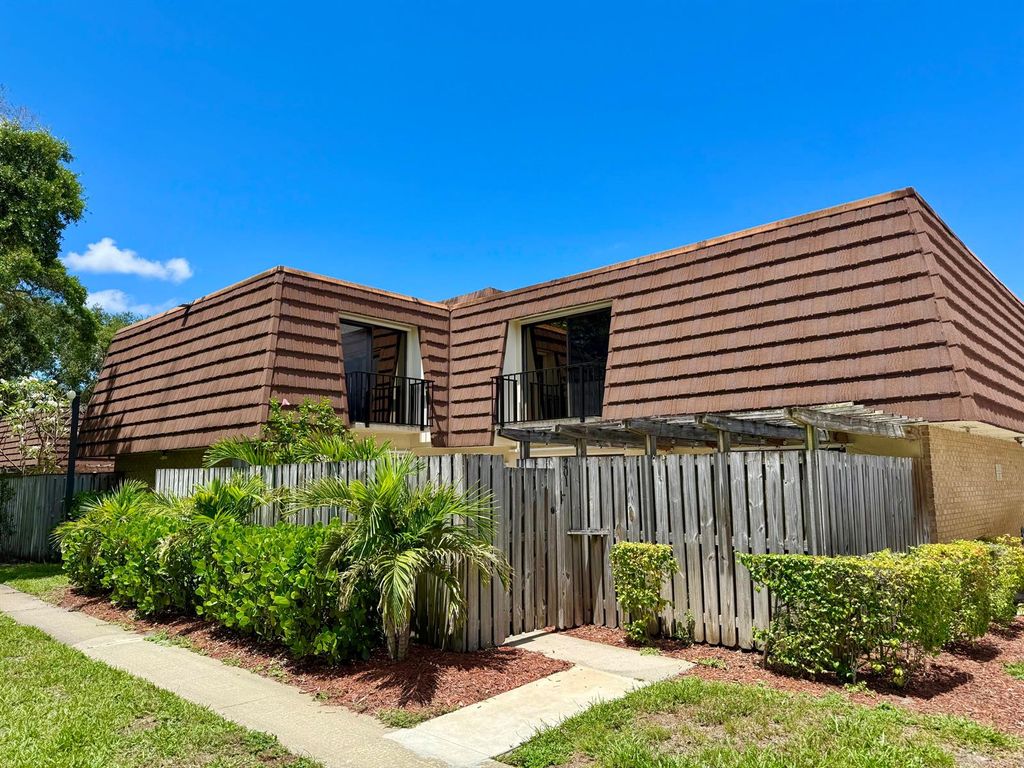 201 2nd Lane, Palm Beach Gardens, FL 33418