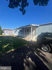 9802 LAWSON DR, Morrisville, PA 19067