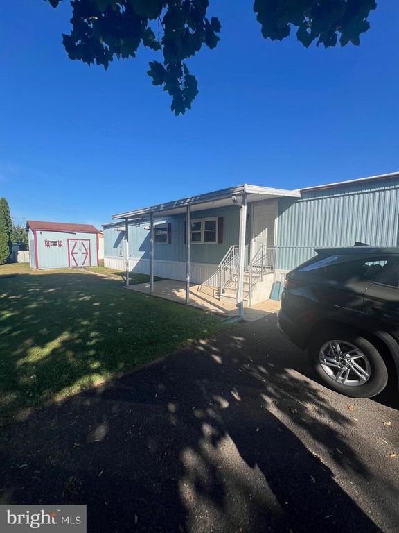 9802 LAWSON DR, Morrisville, PA 19067
