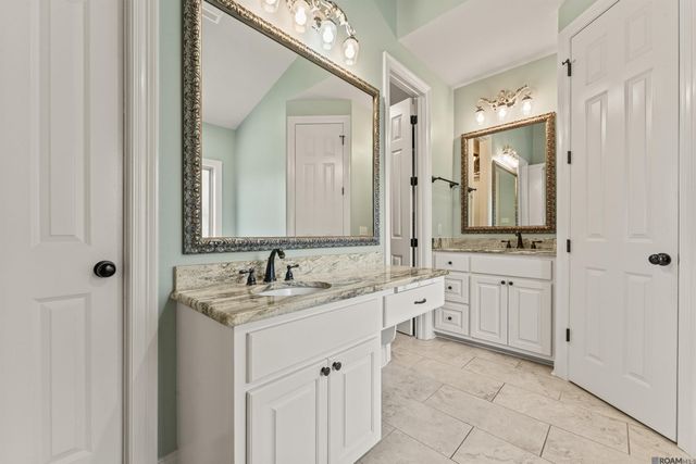 38086 Valley Woods Ct, Prairieville, LA 70769