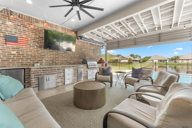 38086 Valley Woods Ct, Prairieville, LA 70769