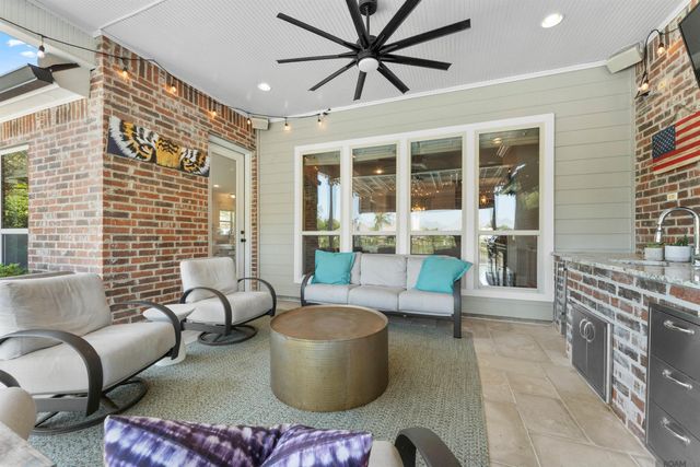 38086 Valley Woods Ct, Prairieville, LA 70769