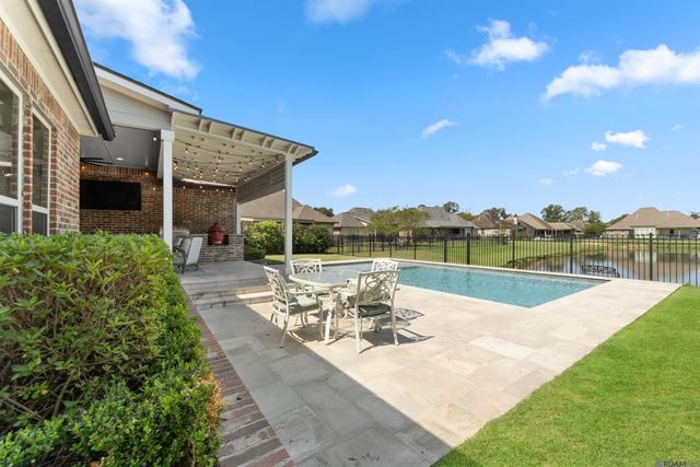 38086 Valley Woods Ct, Prairieville, LA 70769