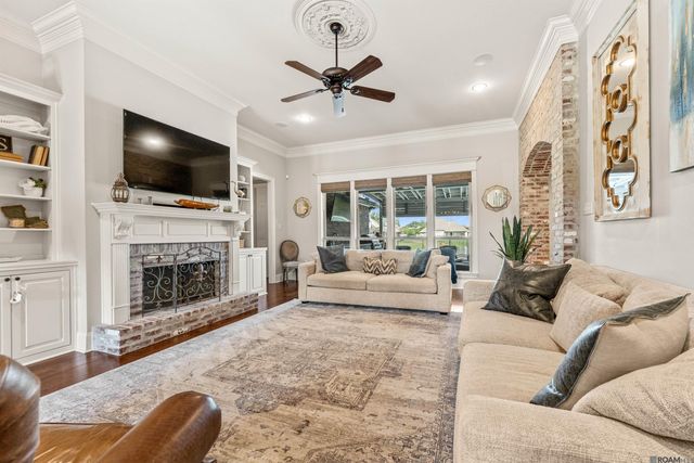 38086 Valley Woods Ct, Prairieville, LA 70769