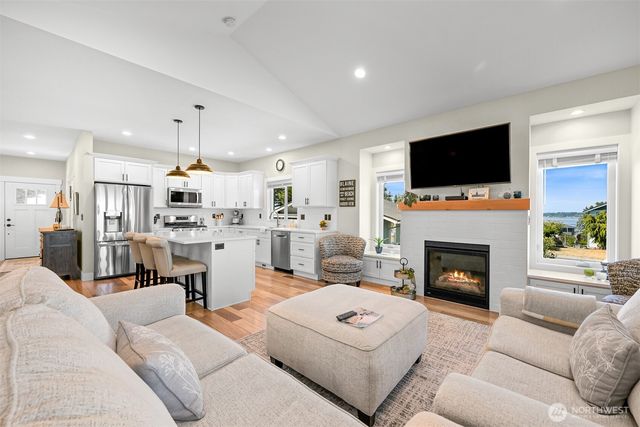 6846 Holeman Avenue, Blaine, WA 98230