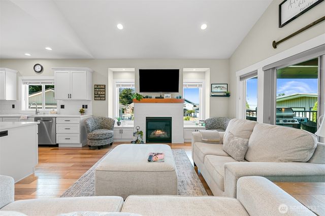 6846 Holeman Avenue, Blaine, WA 98230