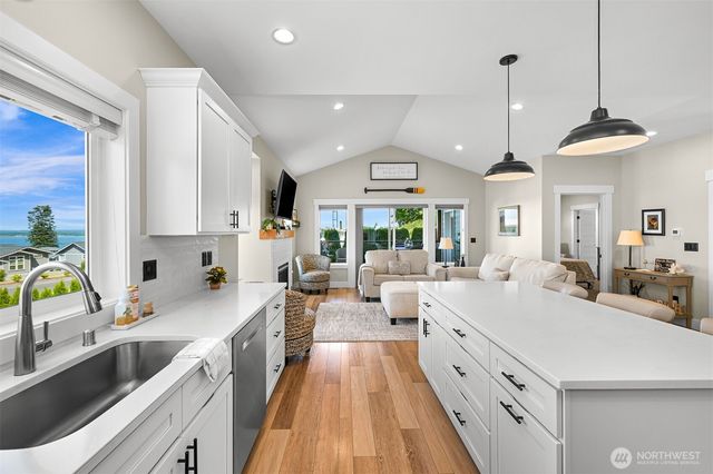 6846 Holeman Avenue, Blaine, WA 98230