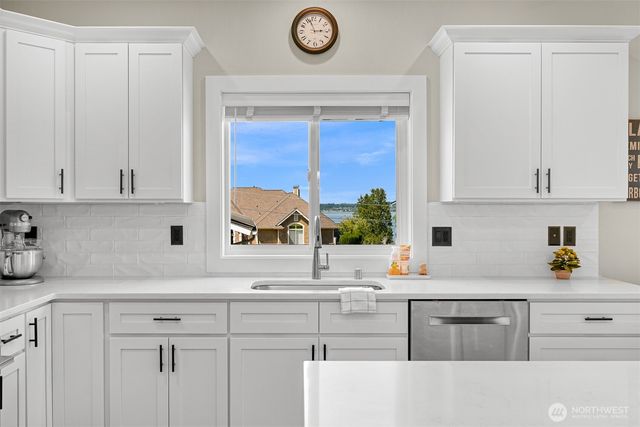 6846 Holeman Avenue, Blaine, WA 98230