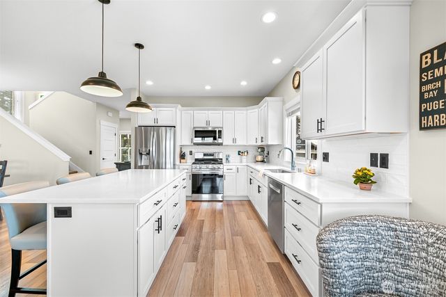 6846 Holeman Avenue, Blaine, WA 98230