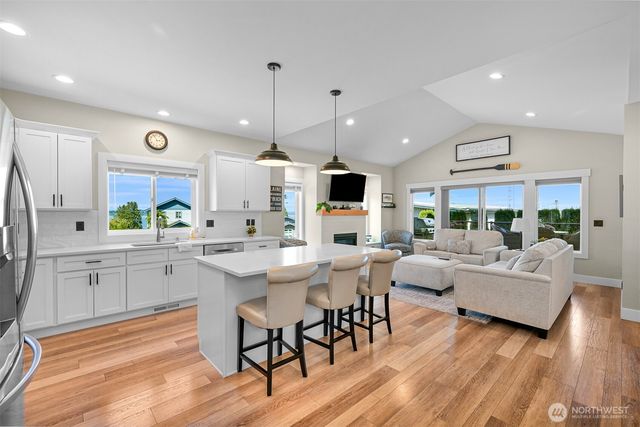6846 Holeman Avenue, Blaine, WA 98230