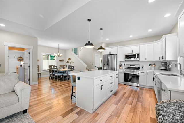 6846 Holeman Avenue, Blaine, WA 98230