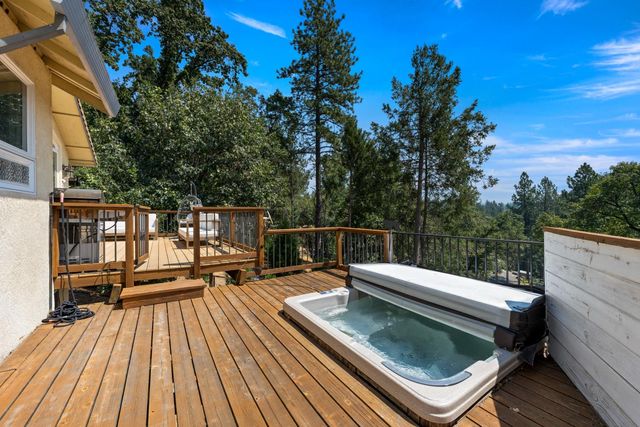 740 Washington Irving Dr, Colfax, CA 95713