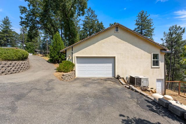 740 Washington Irving Dr, Colfax, CA 95713