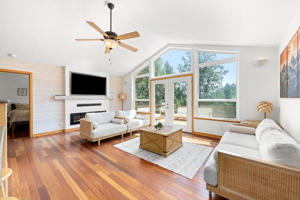 740 Washington Irving Dr, Colfax, CA 95713