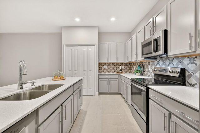 27203 WHITE PLAINS WAY, Leesburg, FL 34748