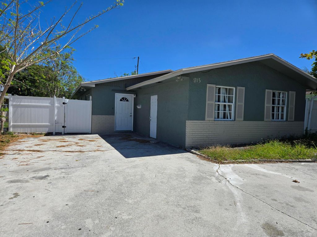 815 Silver Beach Road, Lake Park, FL 33403